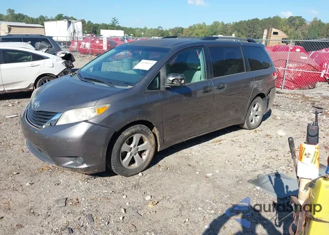 2013 Toyota Sienna Le V6 8 Passenger from USA, damaged, VIN 5TDKK3DCXDS368214
